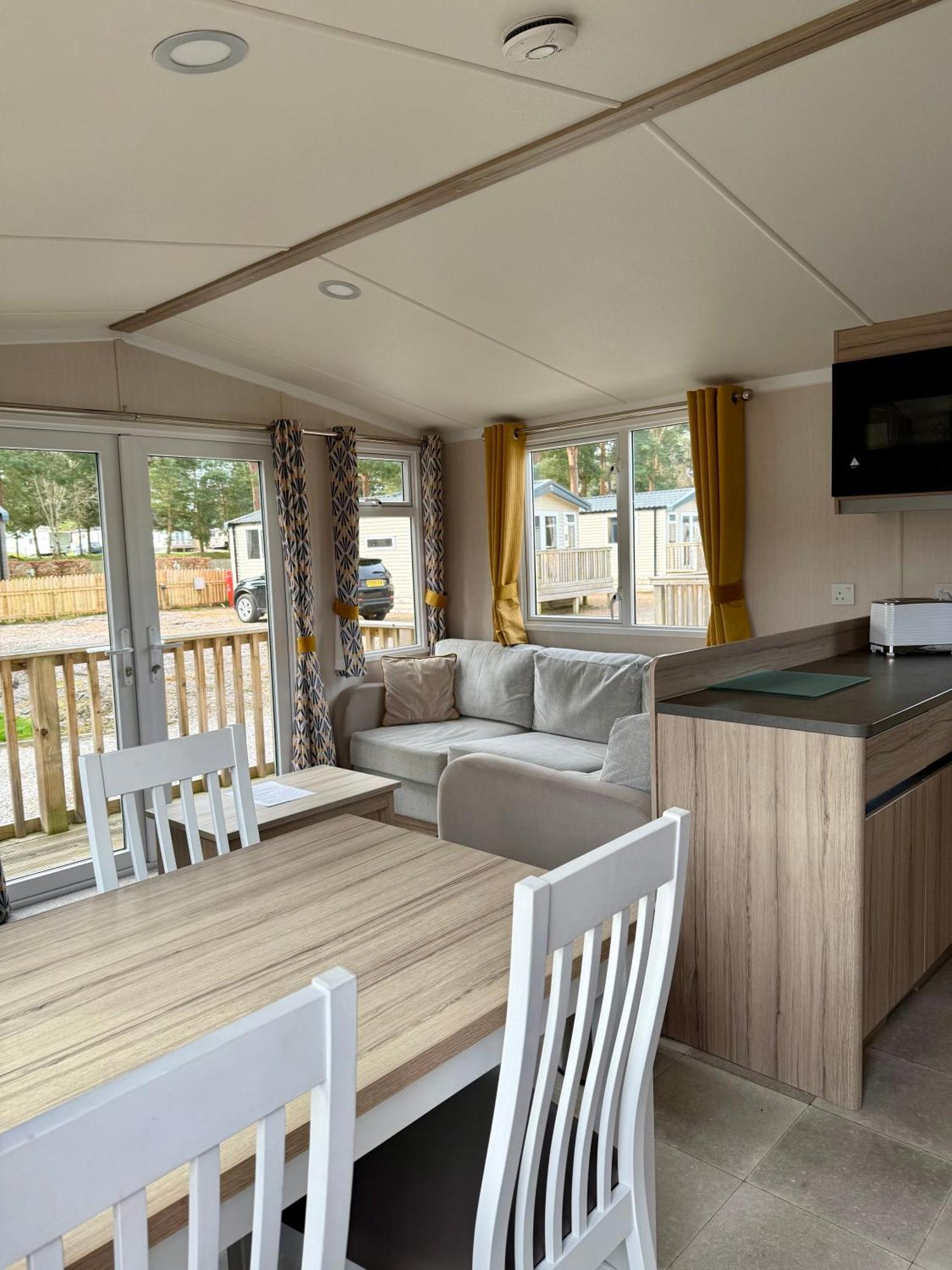 The Trout Van - Beautiful, Luxury Static Caravan Аберлор Екстериор снимка
